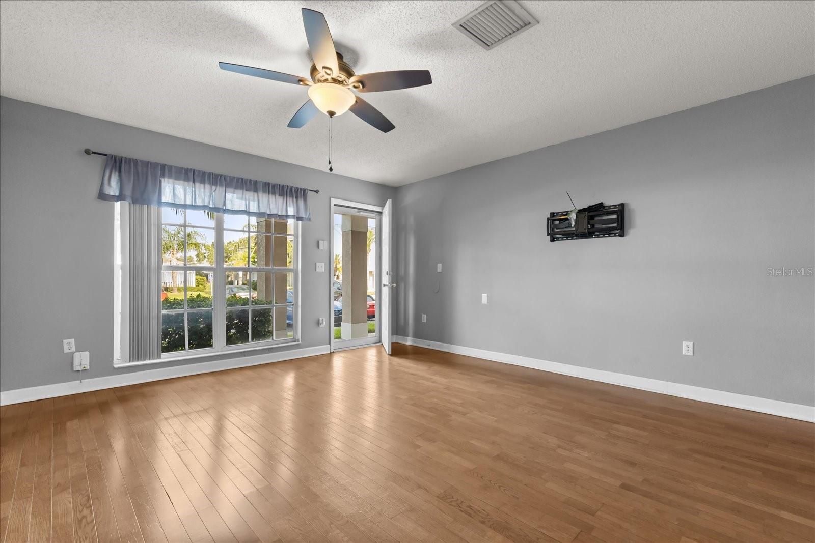 310 KENSINGTON LAKE CIRCLE