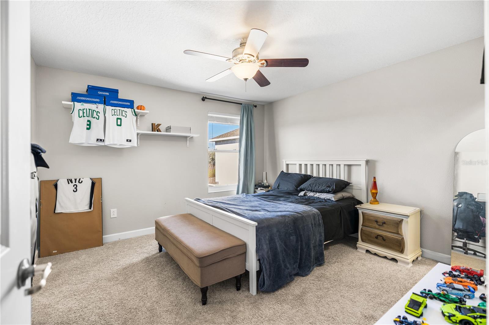 SIGNATURE LAKES PH 3B-4, 3B-5 & 3B-7 83/27 LOT 184 - Residential