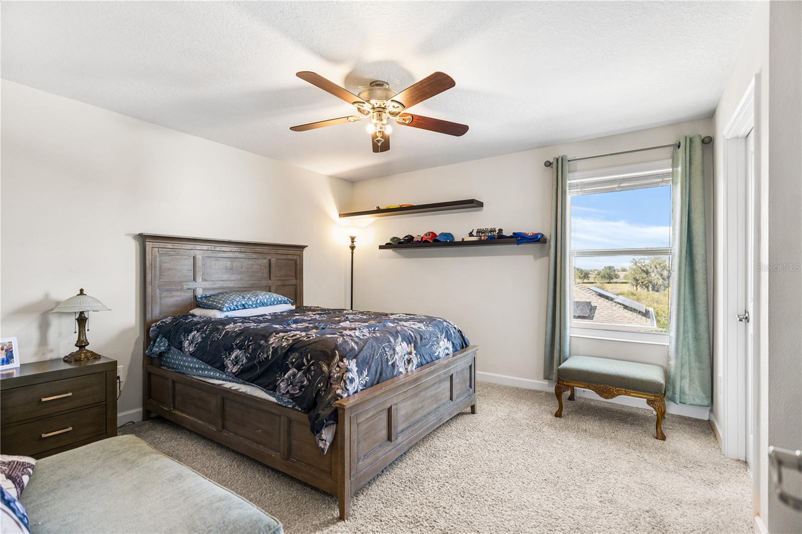 SIGNATURE LAKES PH 3B-4, 3B-5 & 3B-7 83/27 LOT 184 - Residential