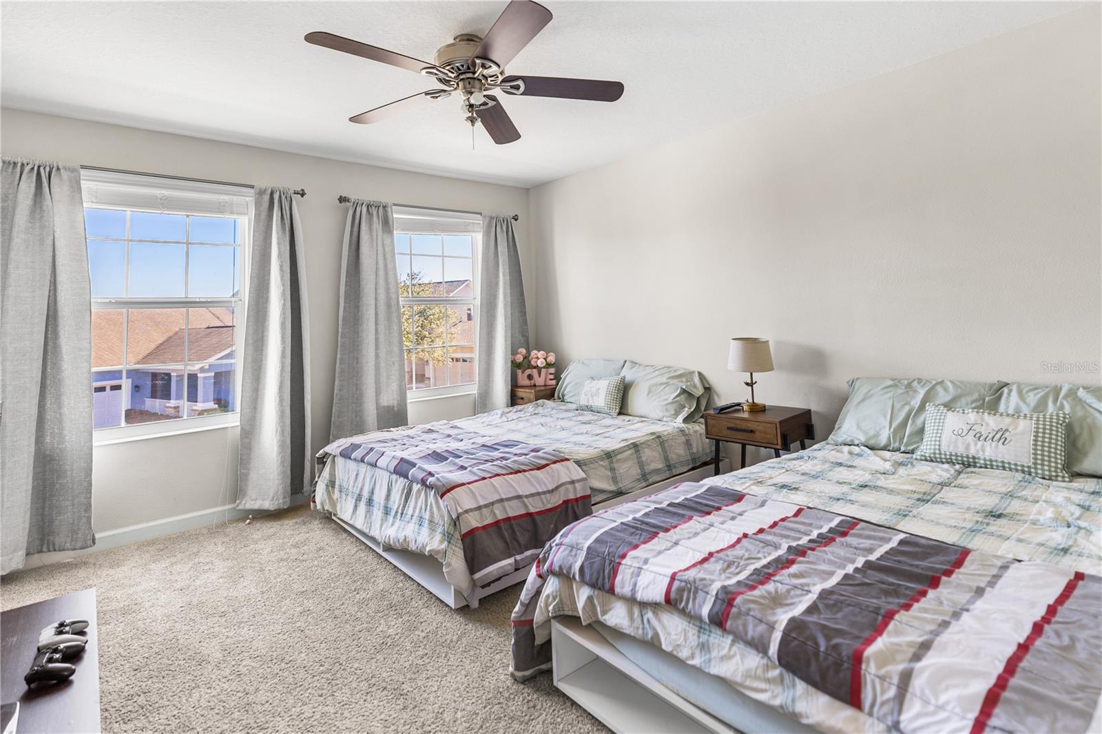 SIGNATURE LAKES PH 3B-4, 3B-5 & 3B-7 83/27 LOT 184 - Residential