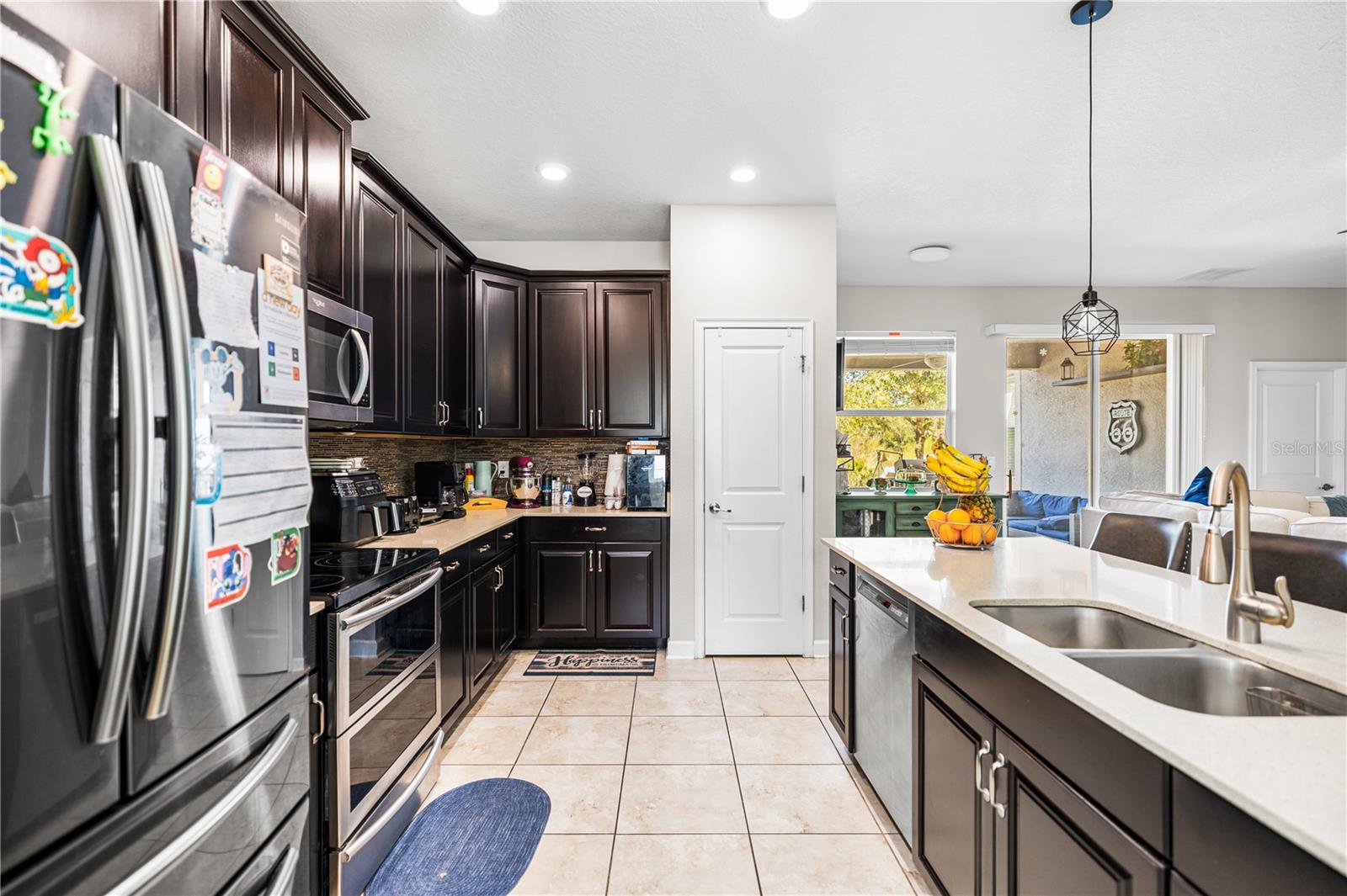 SIGNATURE LAKES PH 3B-4, 3B-5 & 3B-7 83/27 LOT 184 - Residential