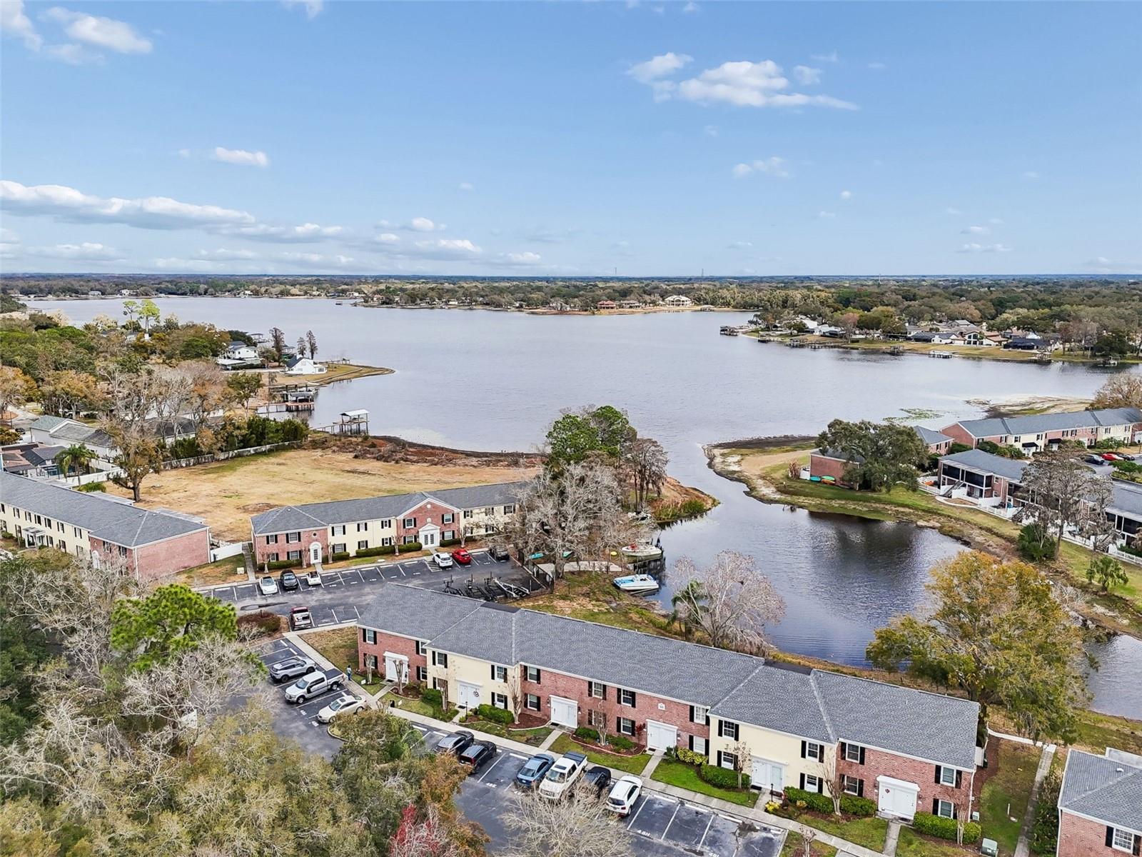 WHISPERING OAKS - Residential