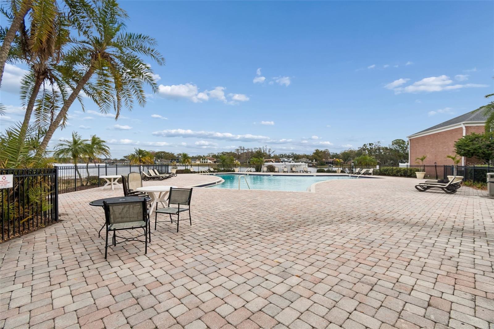 WHISPERING OAKS - Residential