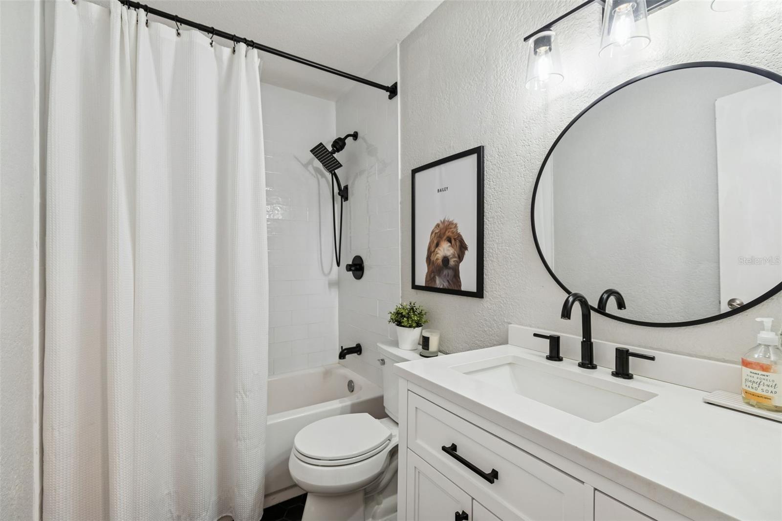 WHISPERING OAKS - Residential