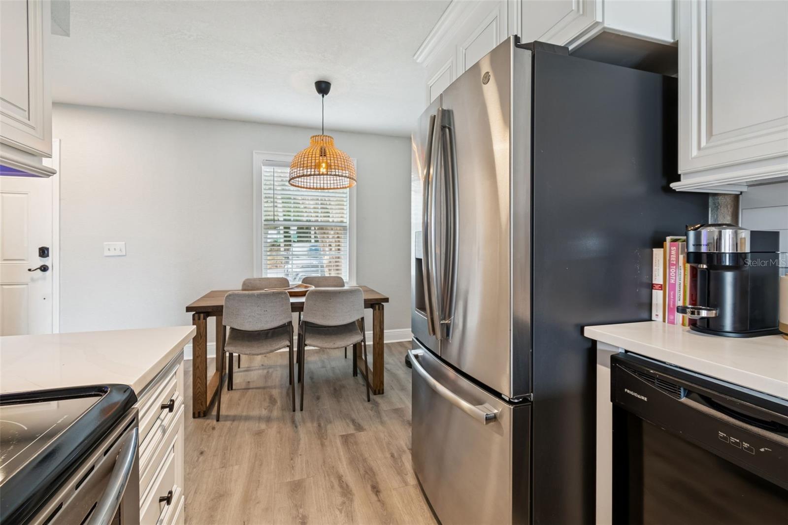 WHISPERING OAKS - Residential