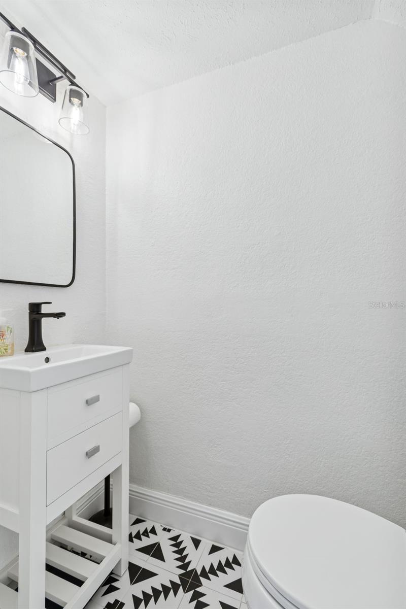 WHISPERING OAKS - Residential