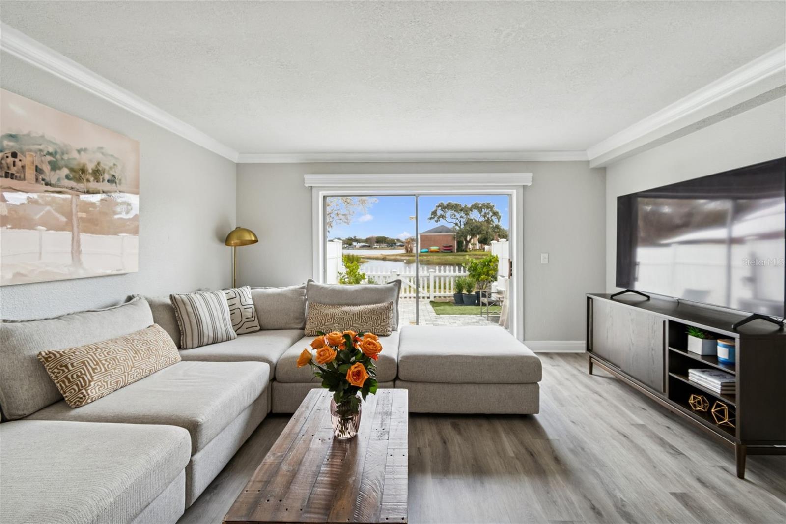 WHISPERING OAKS - Residential