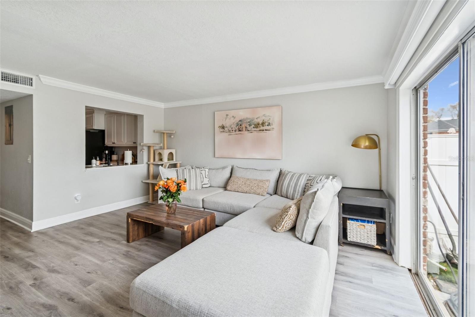 WHISPERING OAKS - Residential