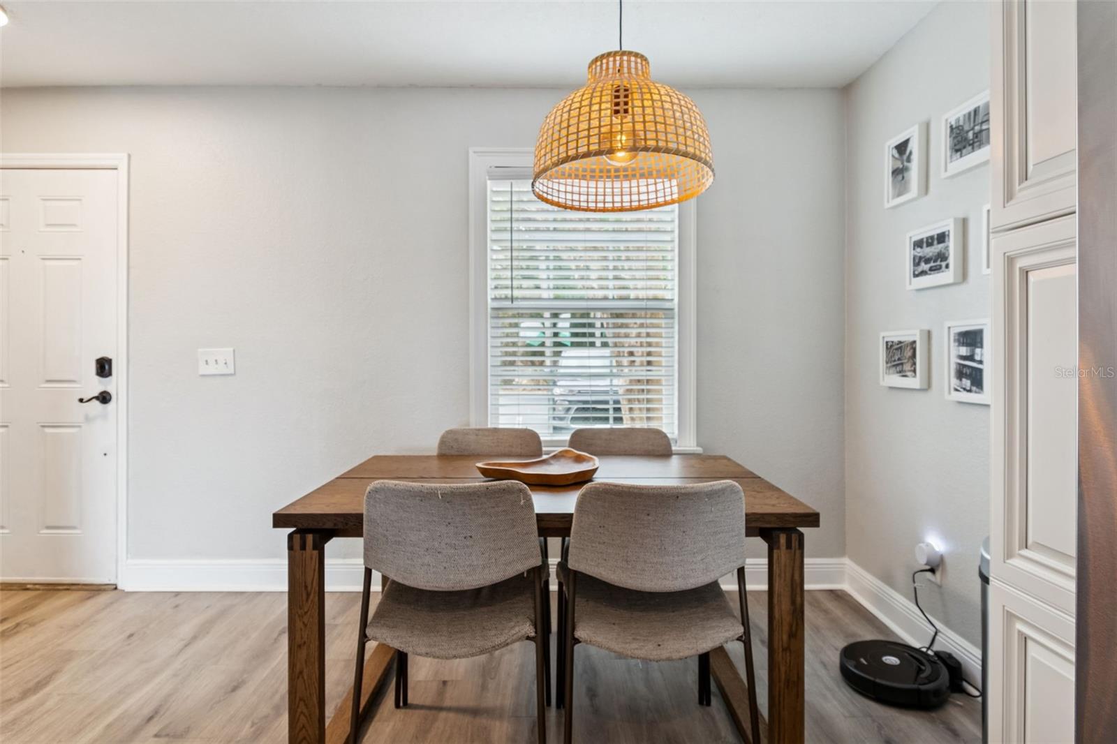 WHISPERING OAKS - Residential