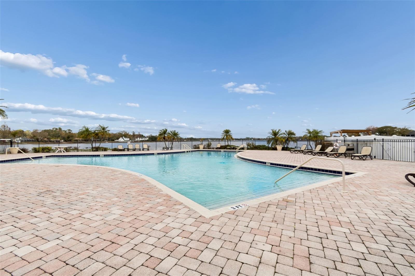 WHISPERING OAKS - Residential