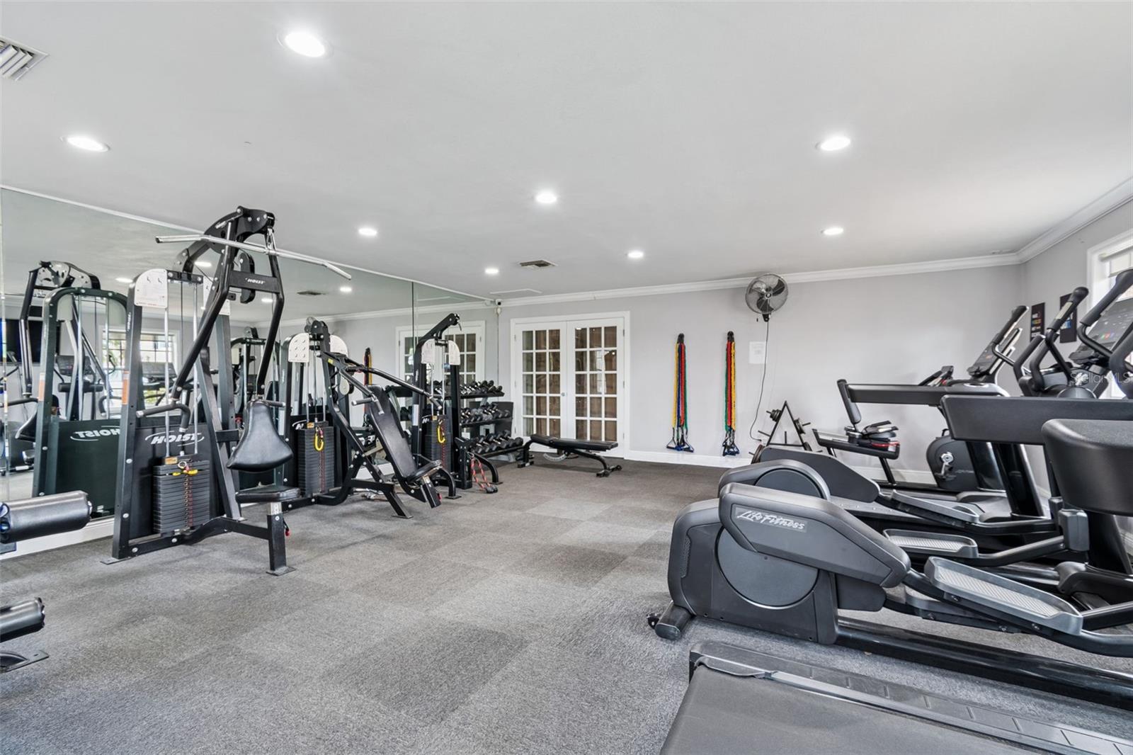 WHISPERING OAKS - Residential