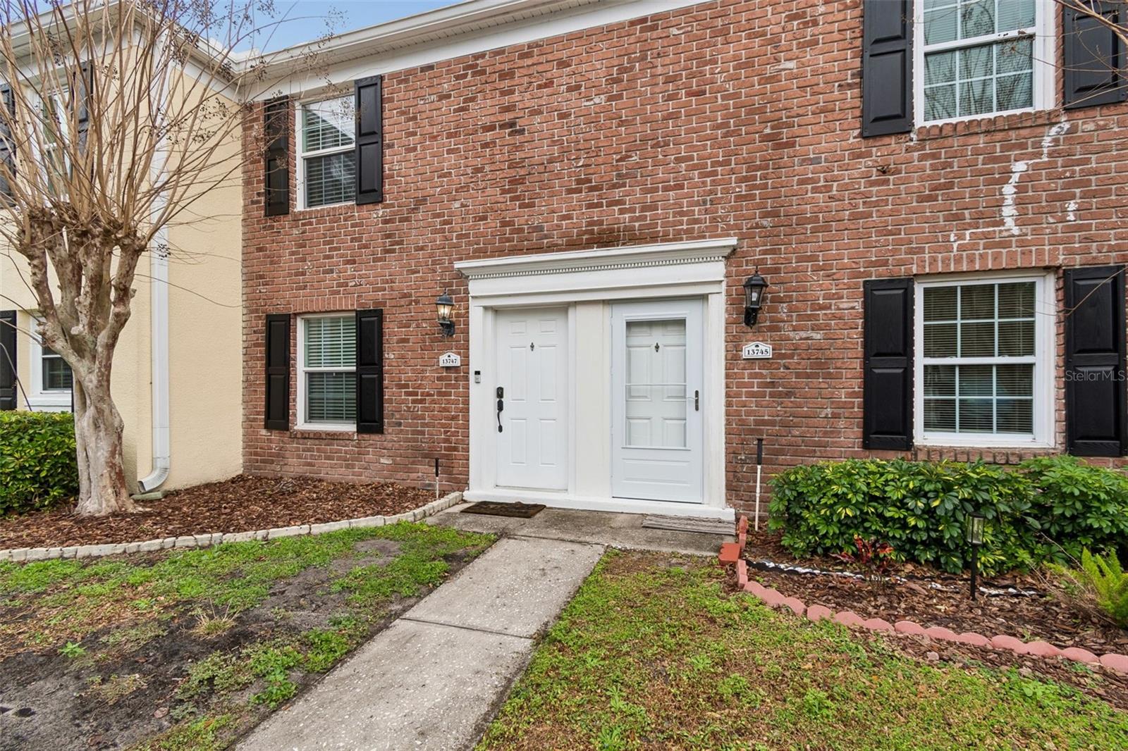 WHISPERING OAKS - Residential