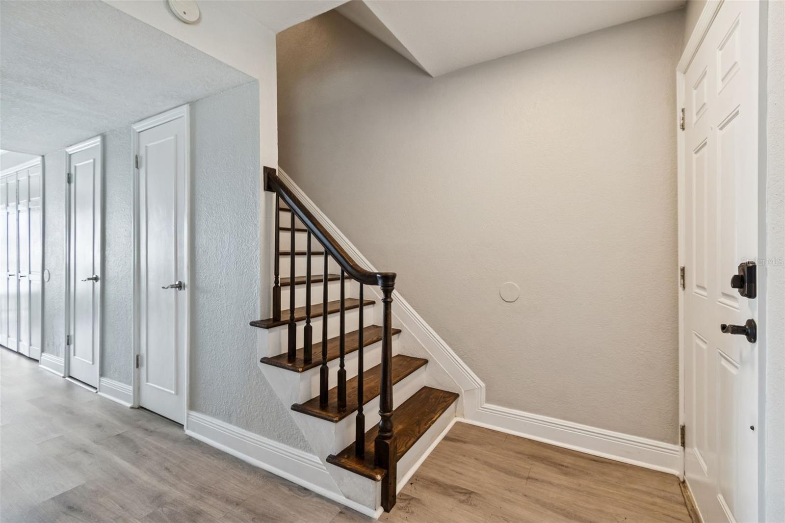 WHISPERING OAKS - Residential