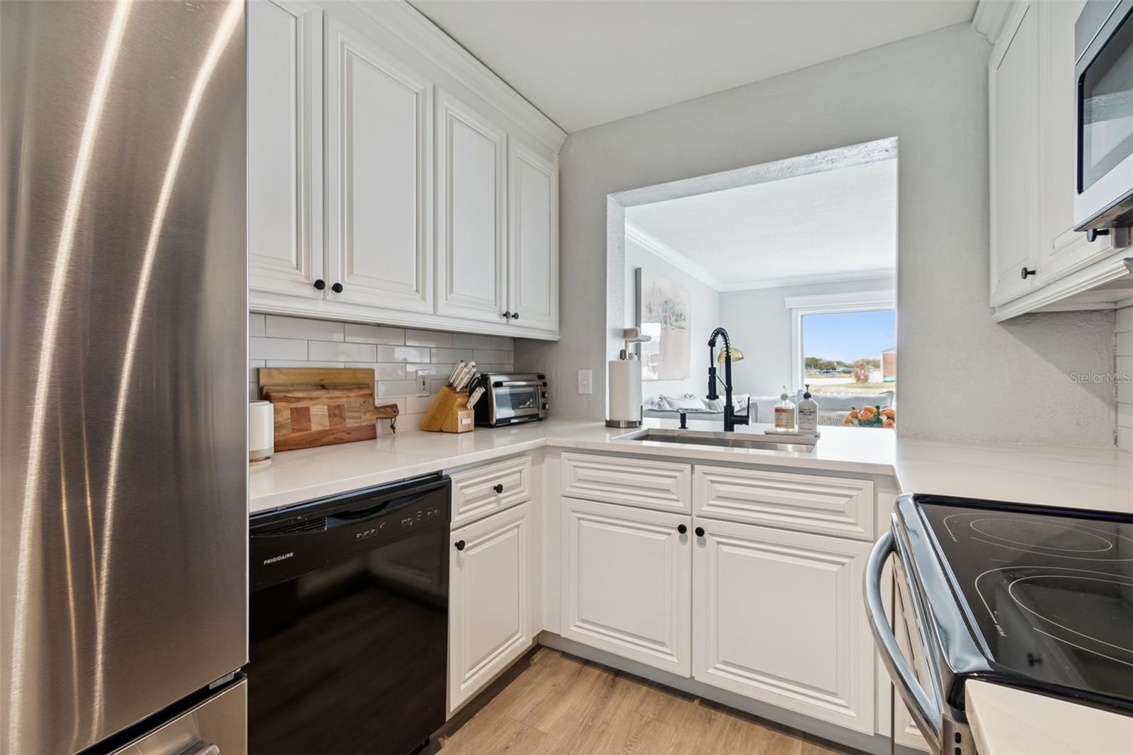 WHISPERING OAKS - Residential