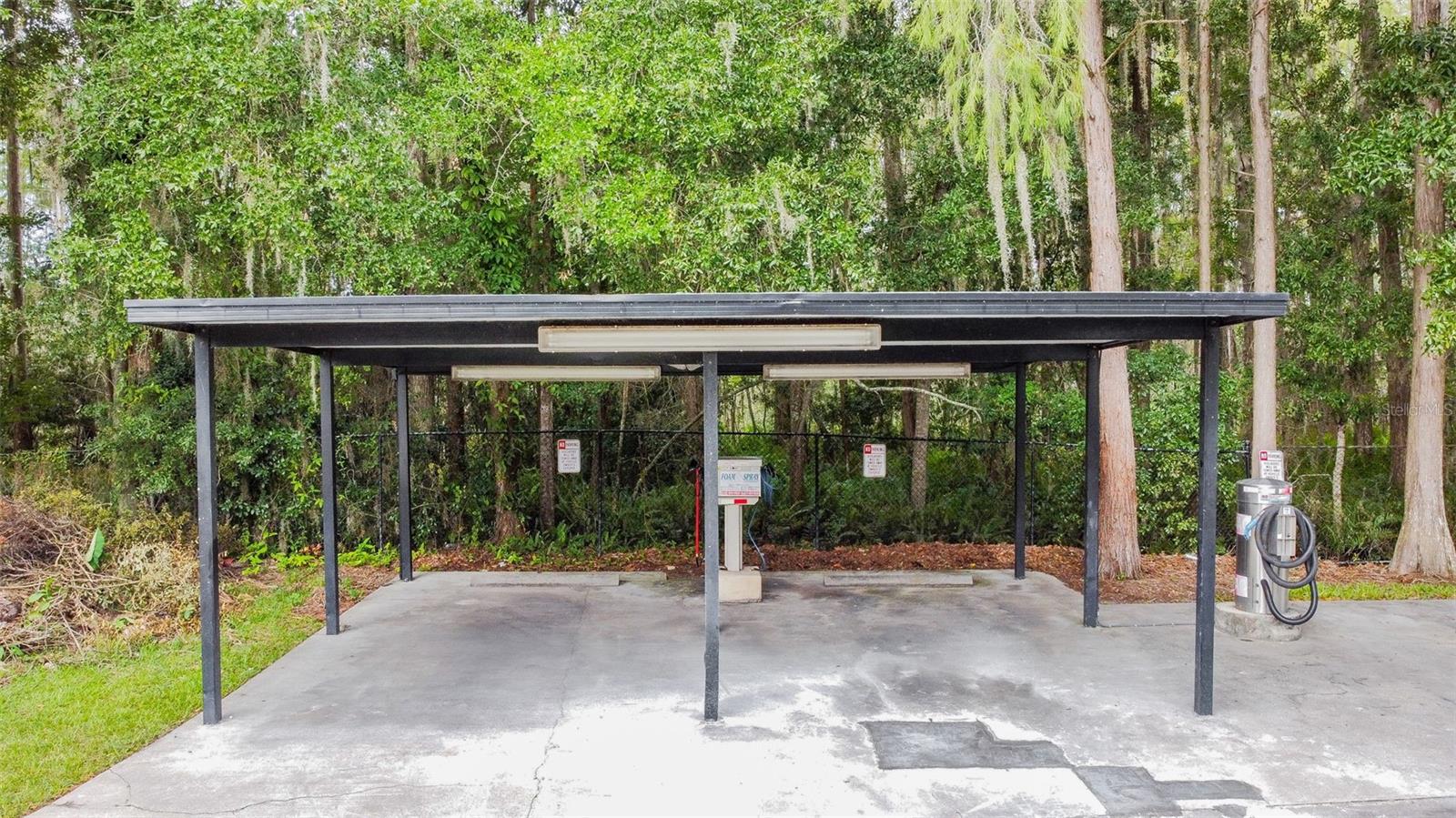 WHISPERING OAKS - Residential