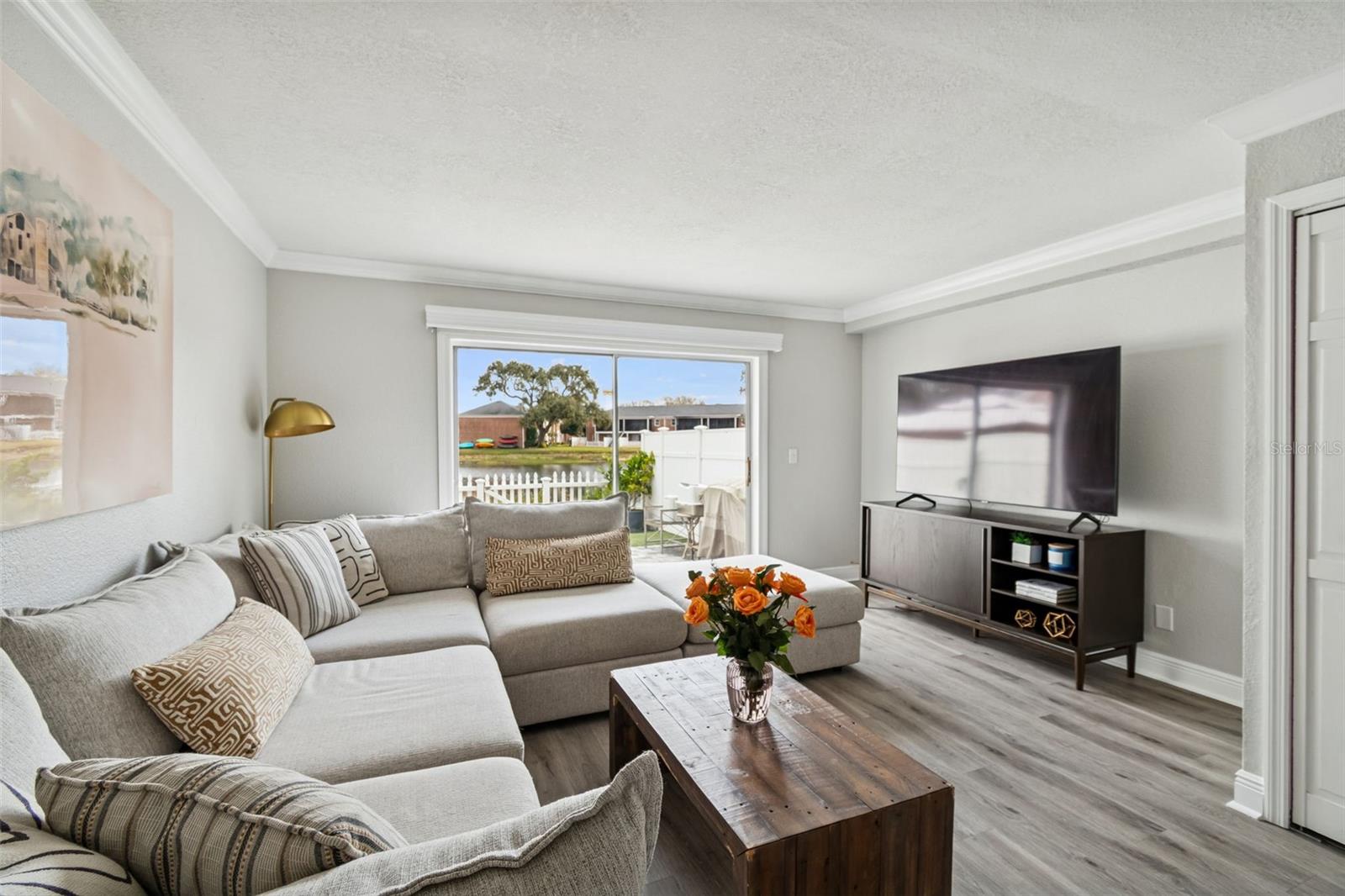 WHISPERING OAKS - Residential