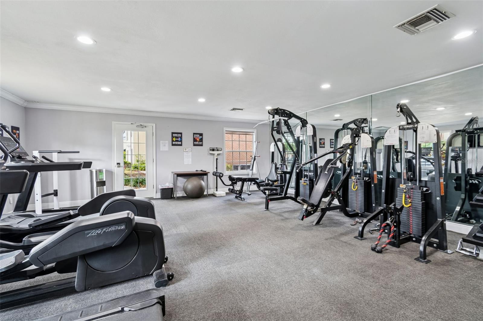 WHISPERING OAKS - Residential