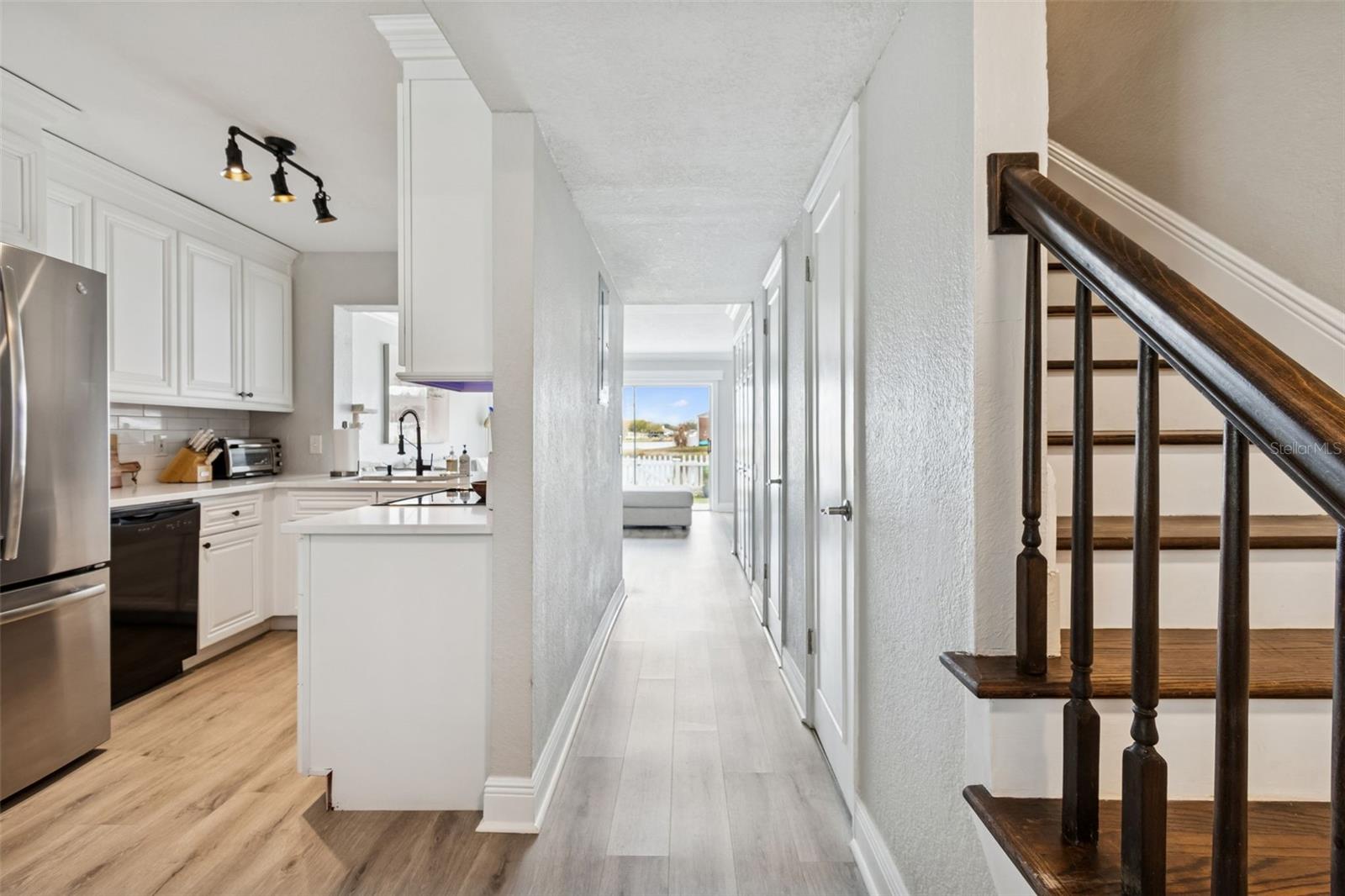 WHISPERING OAKS - Residential