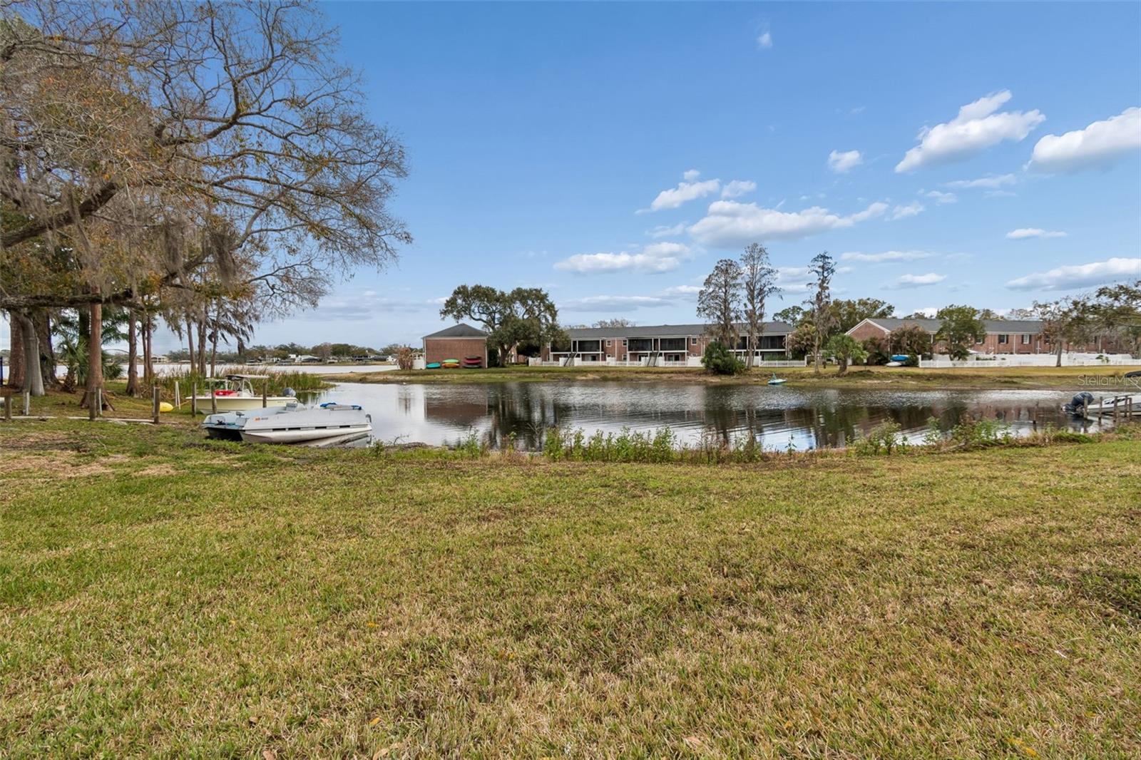 WHISPERING OAKS - Residential