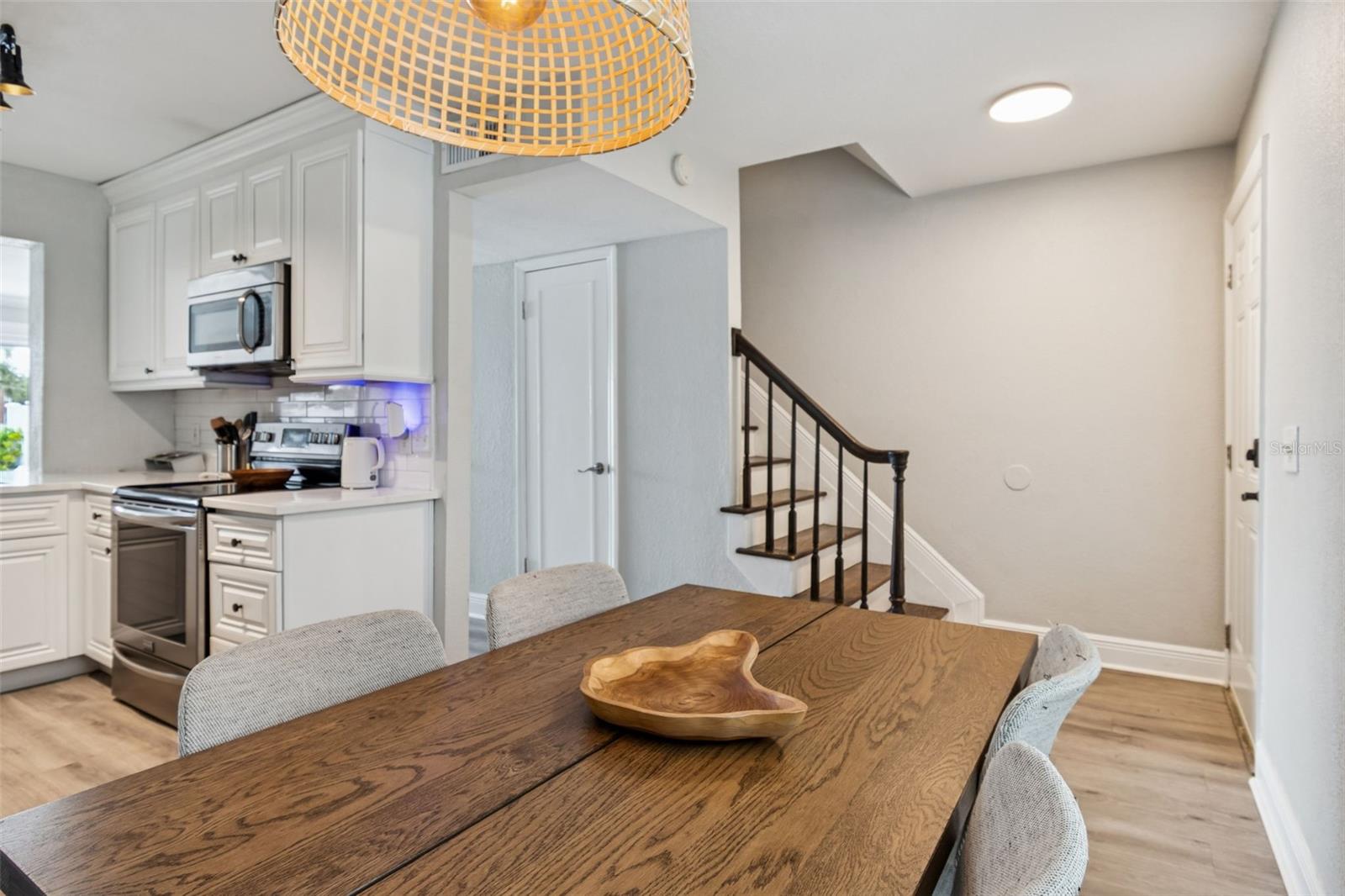 WHISPERING OAKS - Residential