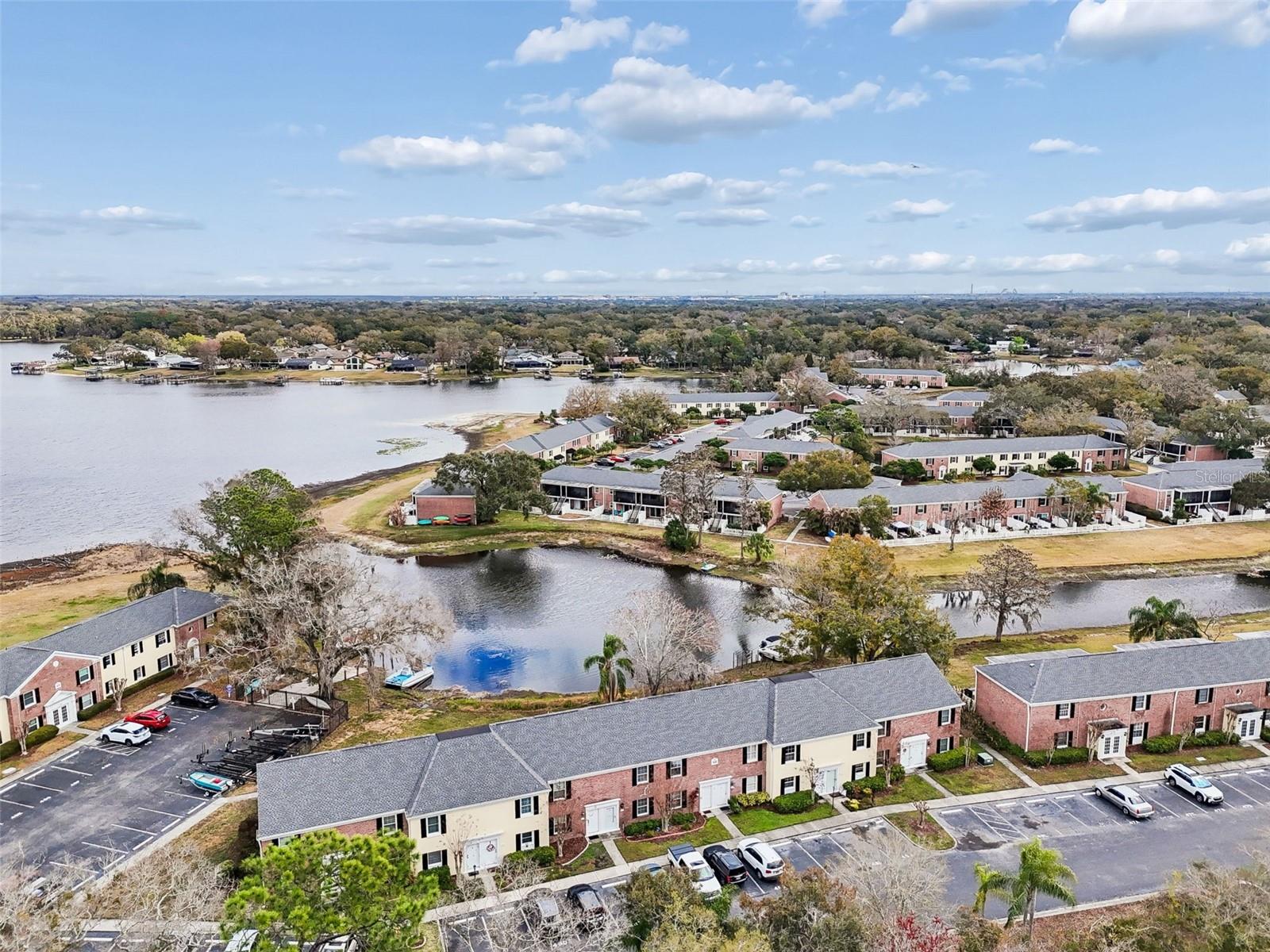 WHISPERING OAKS - Residential