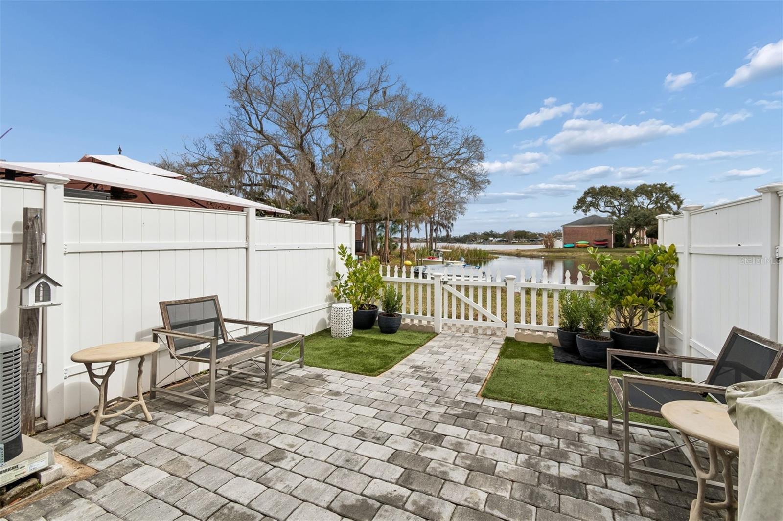 WHISPERING OAKS - Residential