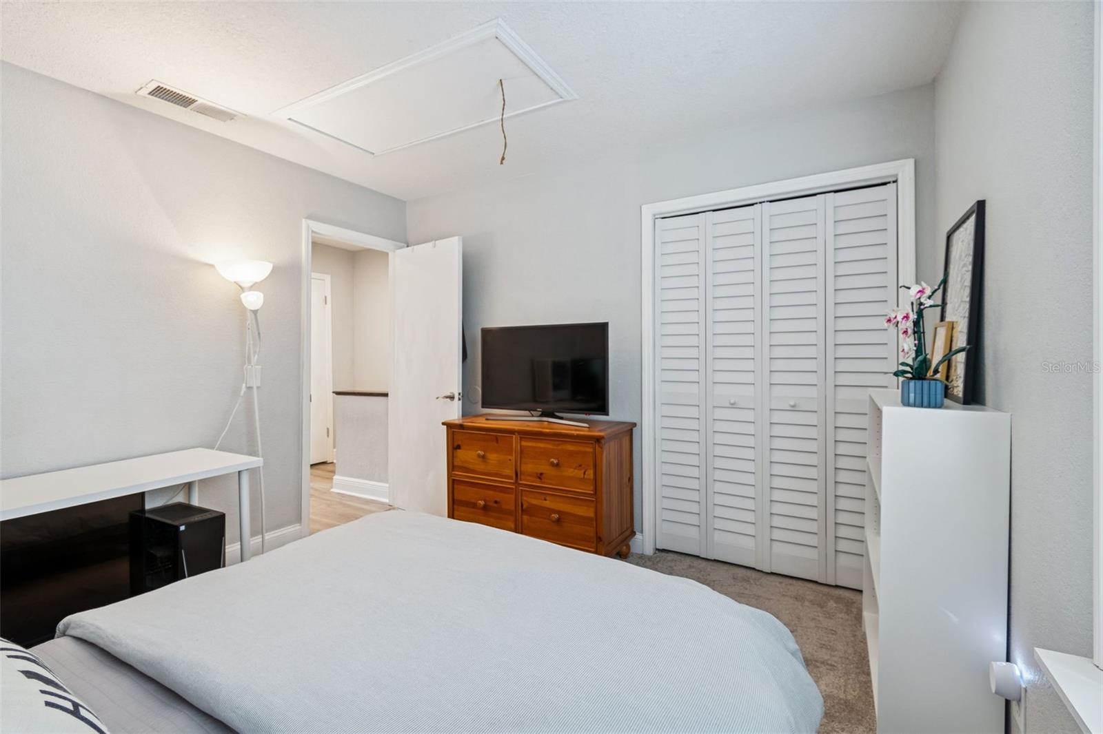 WHISPERING OAKS - Residential