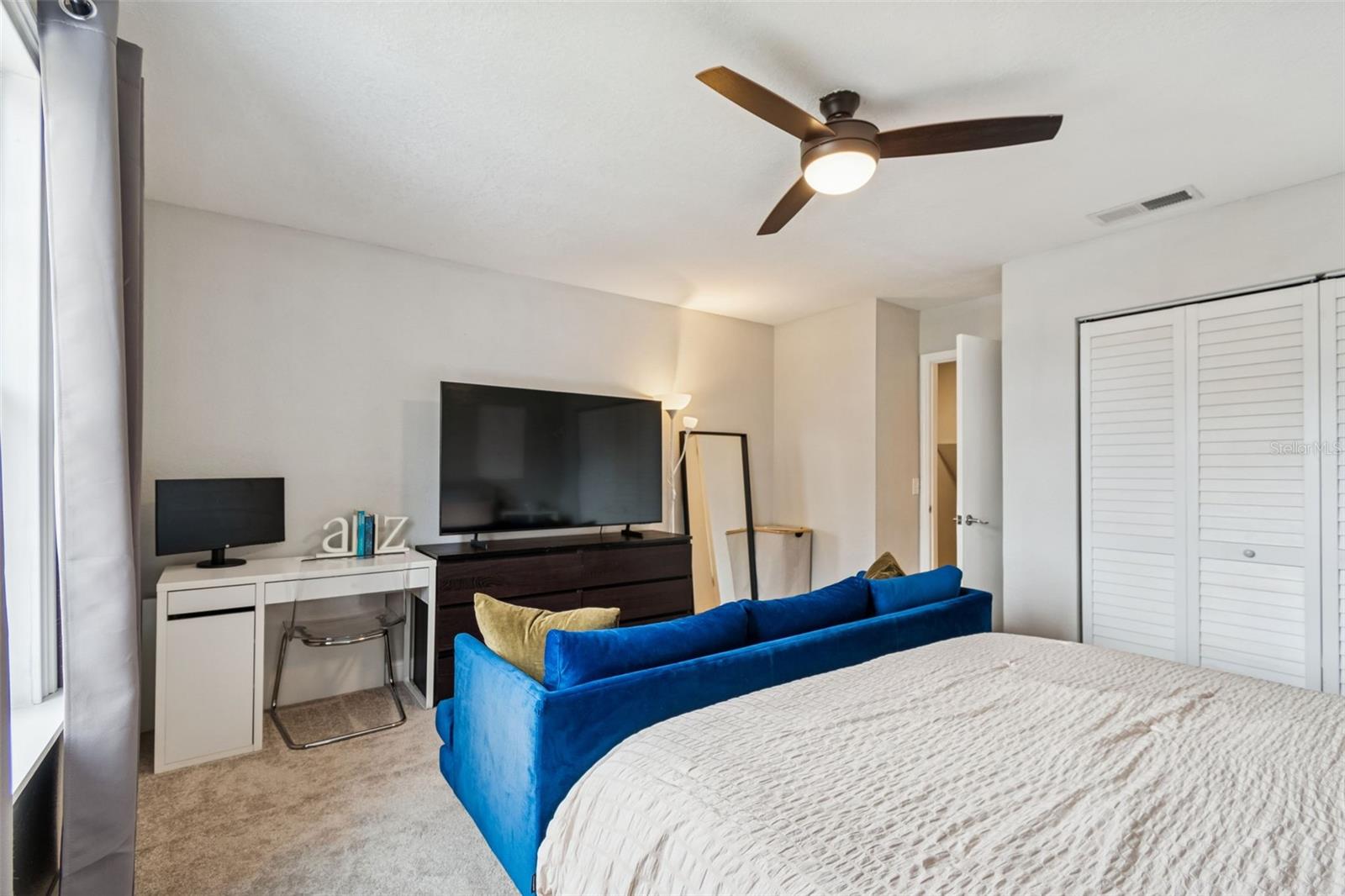 WHISPERING OAKS - Residential