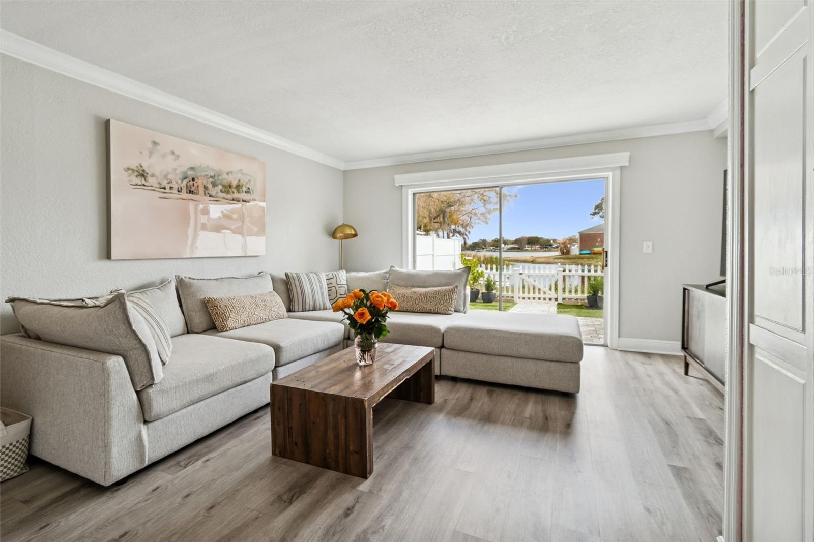 WHISPERING OAKS - Residential