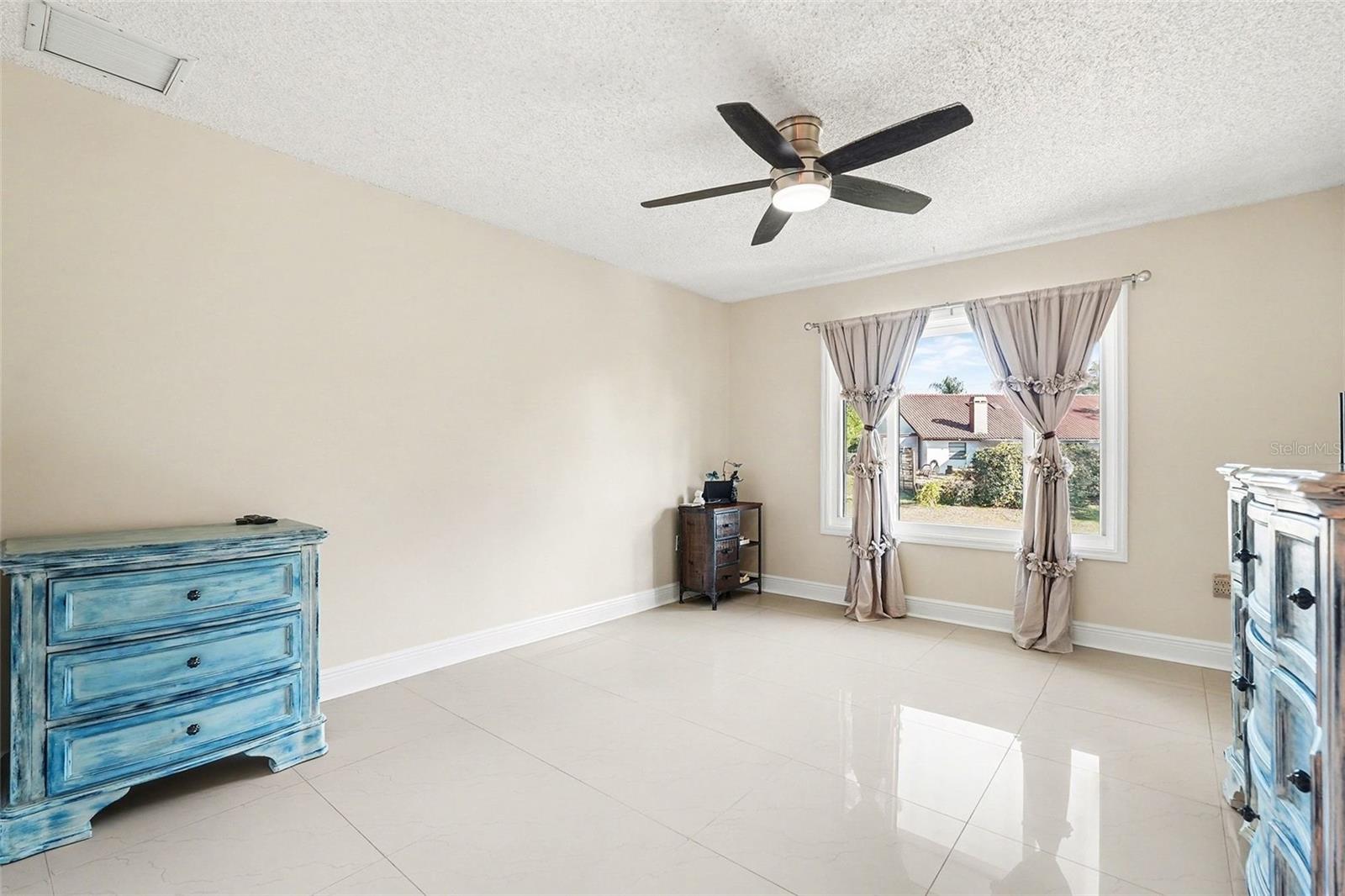 POINTE ALEXIS SOUTH - Residential