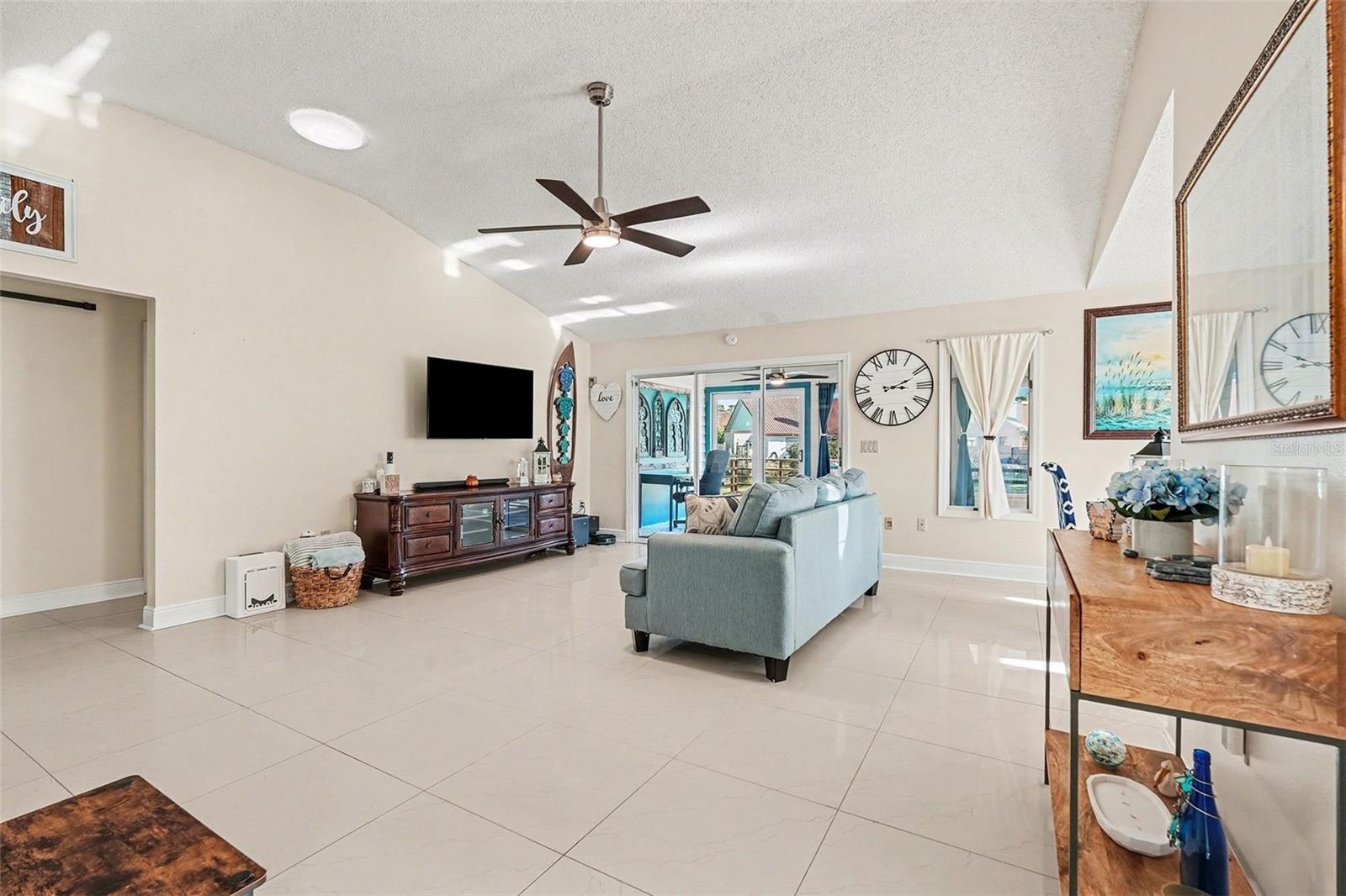 POINTE ALEXIS SOUTH - Residential