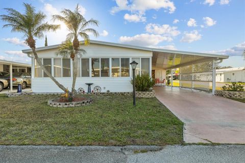 Photo of 6719 Canterbury Drive NE, Winter Haven, FL 33881 (MLS # S5121197)