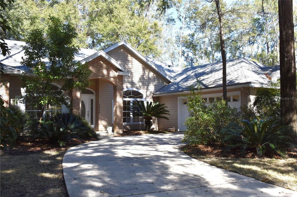 Photo of 2406 SW 98th Drive, Gainesville, FL 32608 (MLS # GC537238)