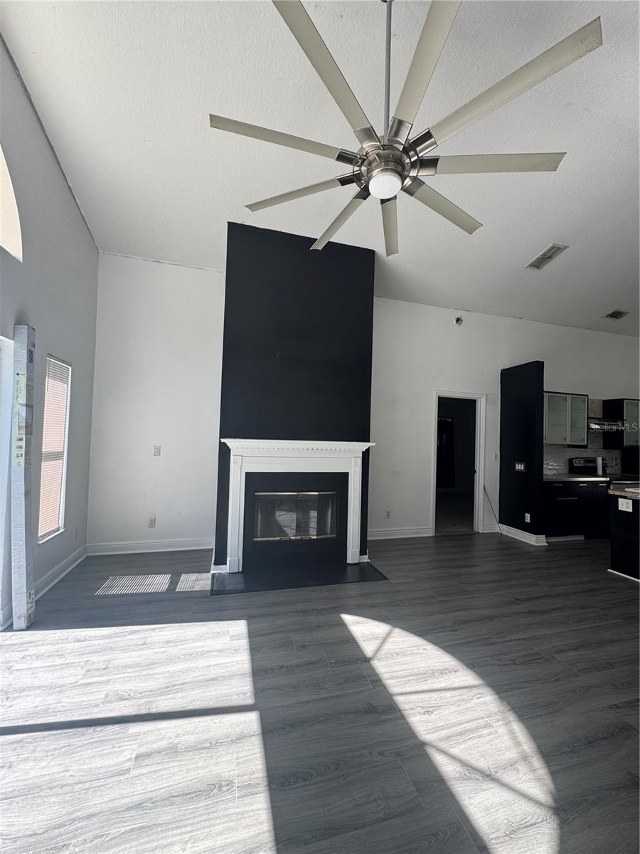 REAGANS RUN - Residential Lease