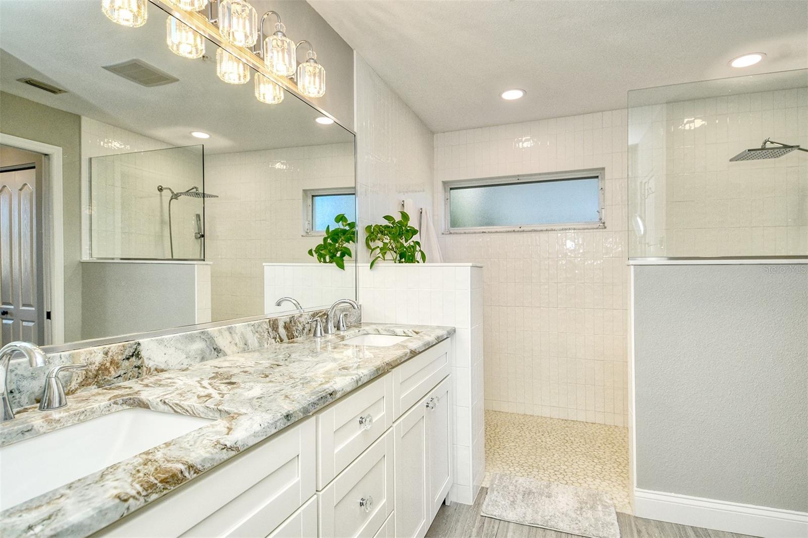 HERITAGE OAKS GOLF & COUNTRY CLUB - Residential