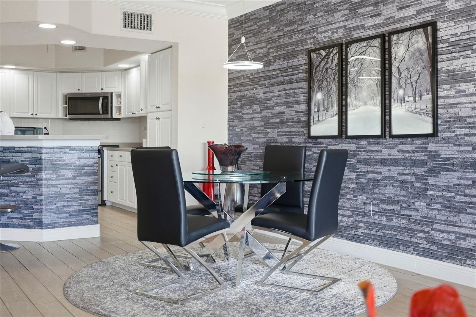 HIDDEN LAGOON AT ARROWHEAD POINT - Residential