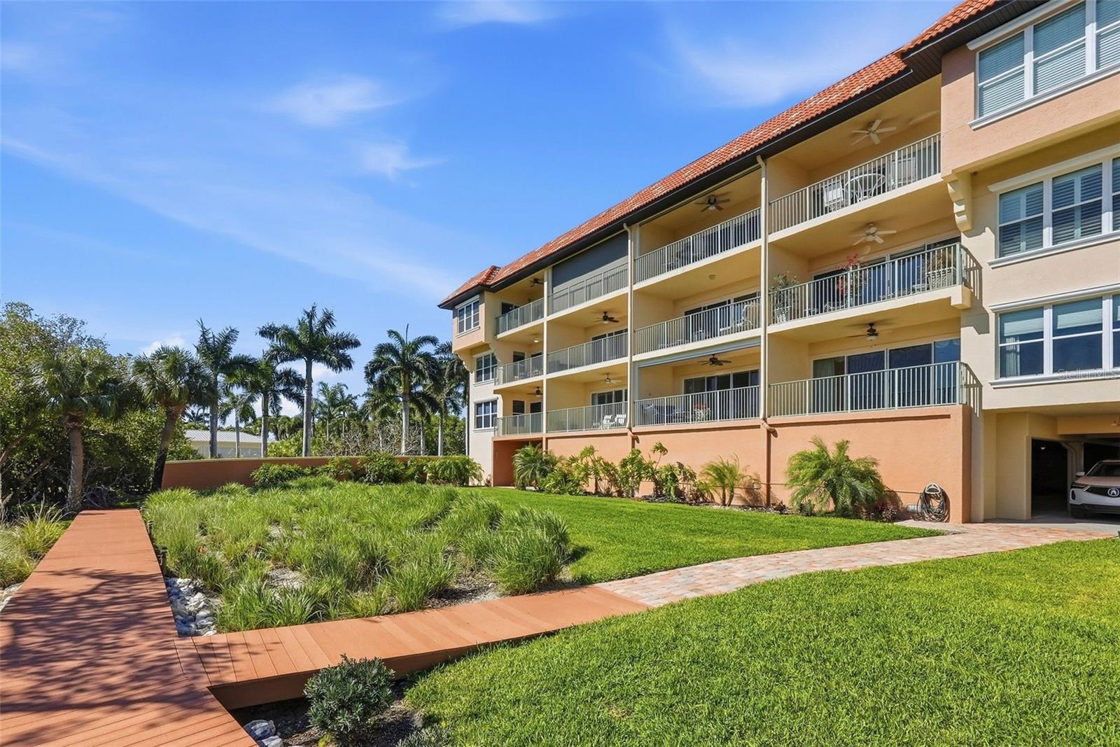 HIDDEN LAGOON AT ARROWHEAD POINT - Residential