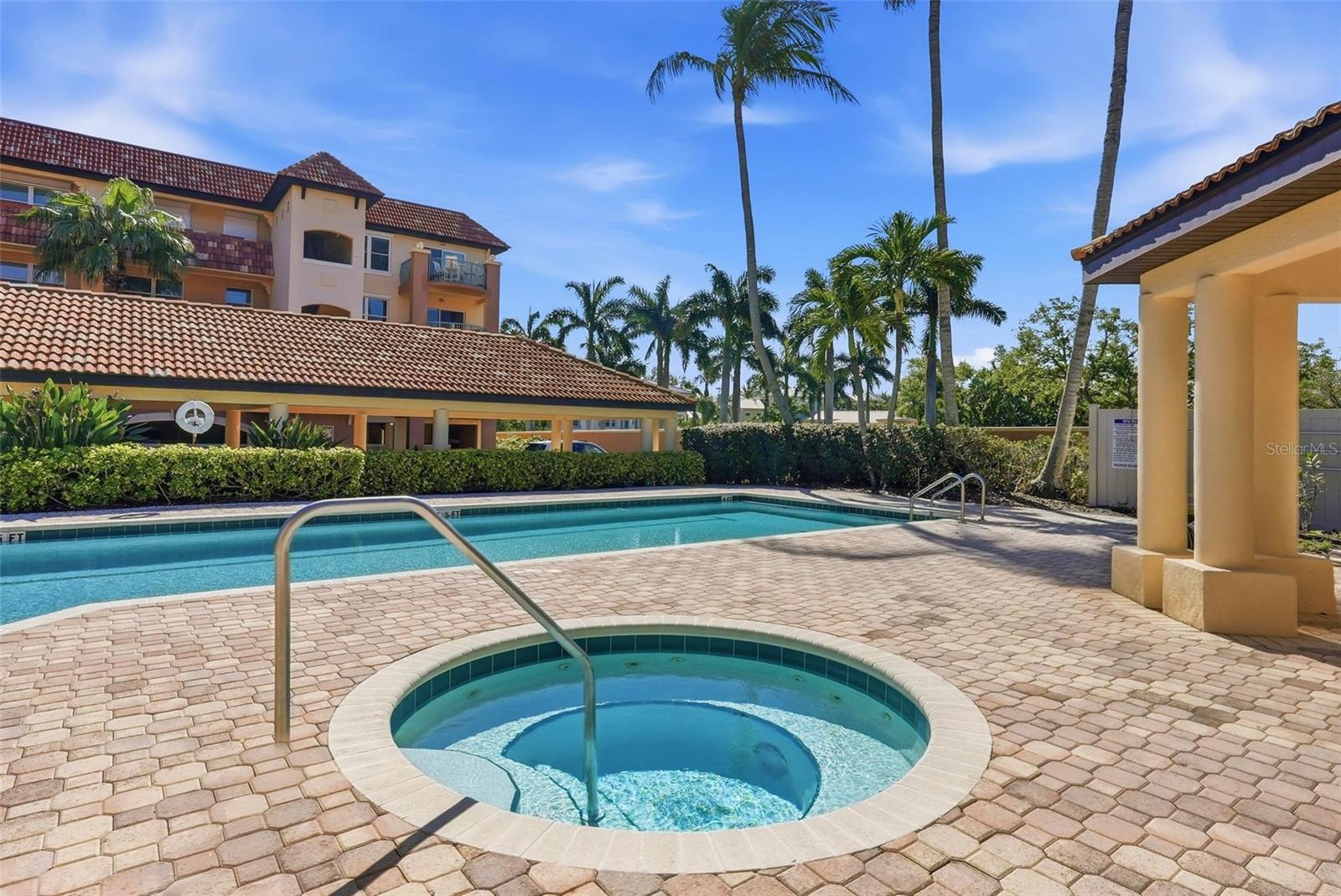 HIDDEN LAGOON AT ARROWHEAD POINT - Residential