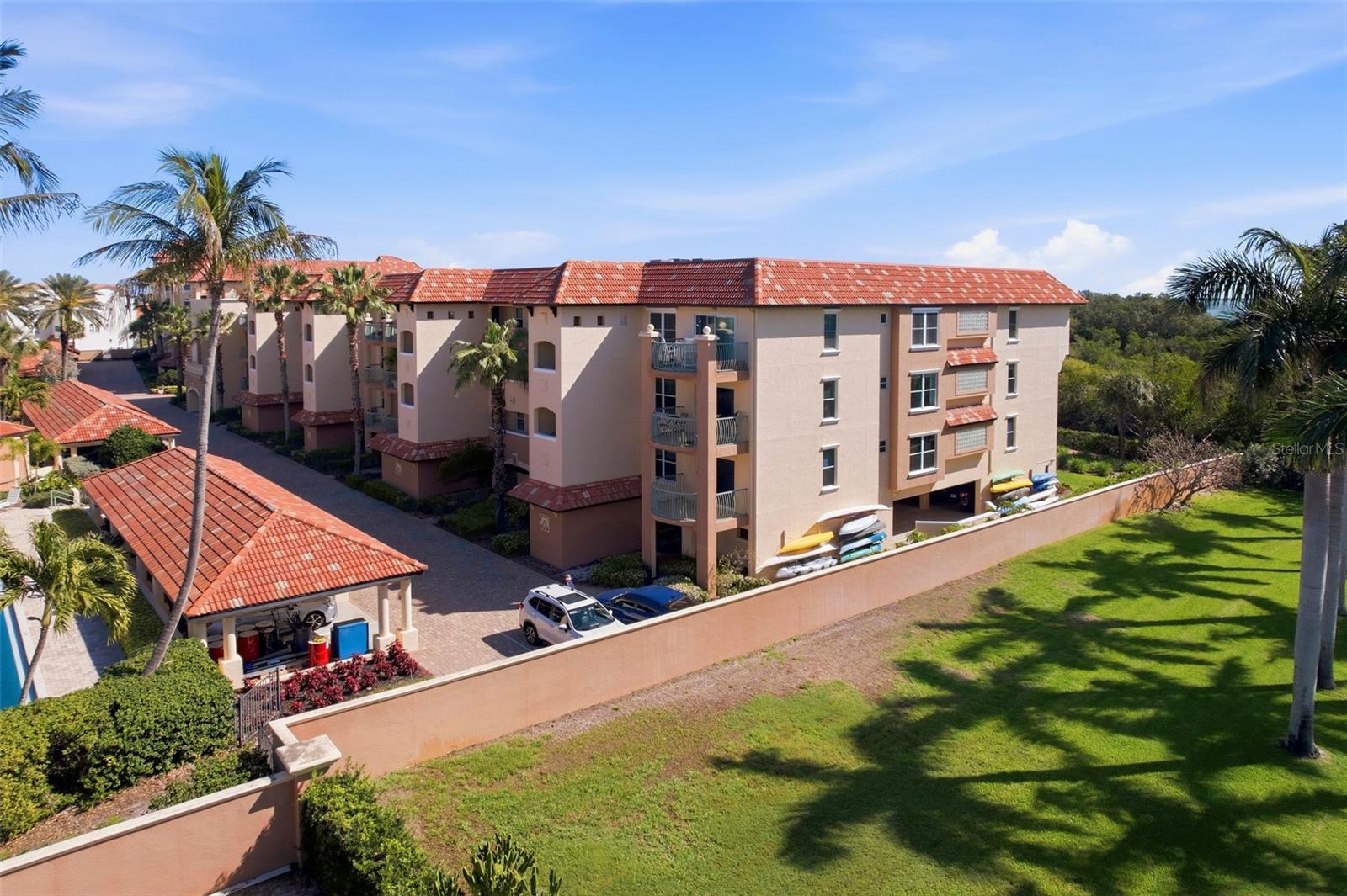 HIDDEN LAGOON AT ARROWHEAD POINT - Residential