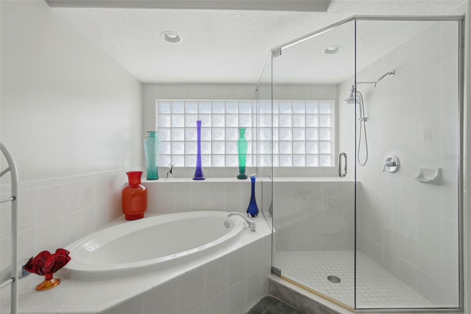 HIDDEN LAGOON AT ARROWHEAD POINT - Residential