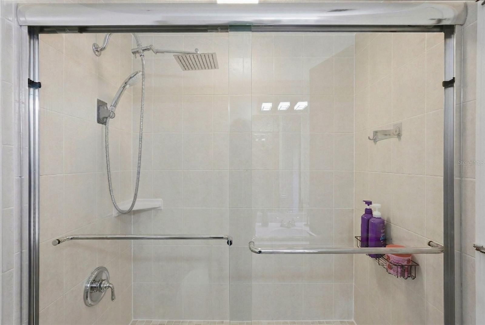 HIDDEN LAGOON AT ARROWHEAD POINT - Residential