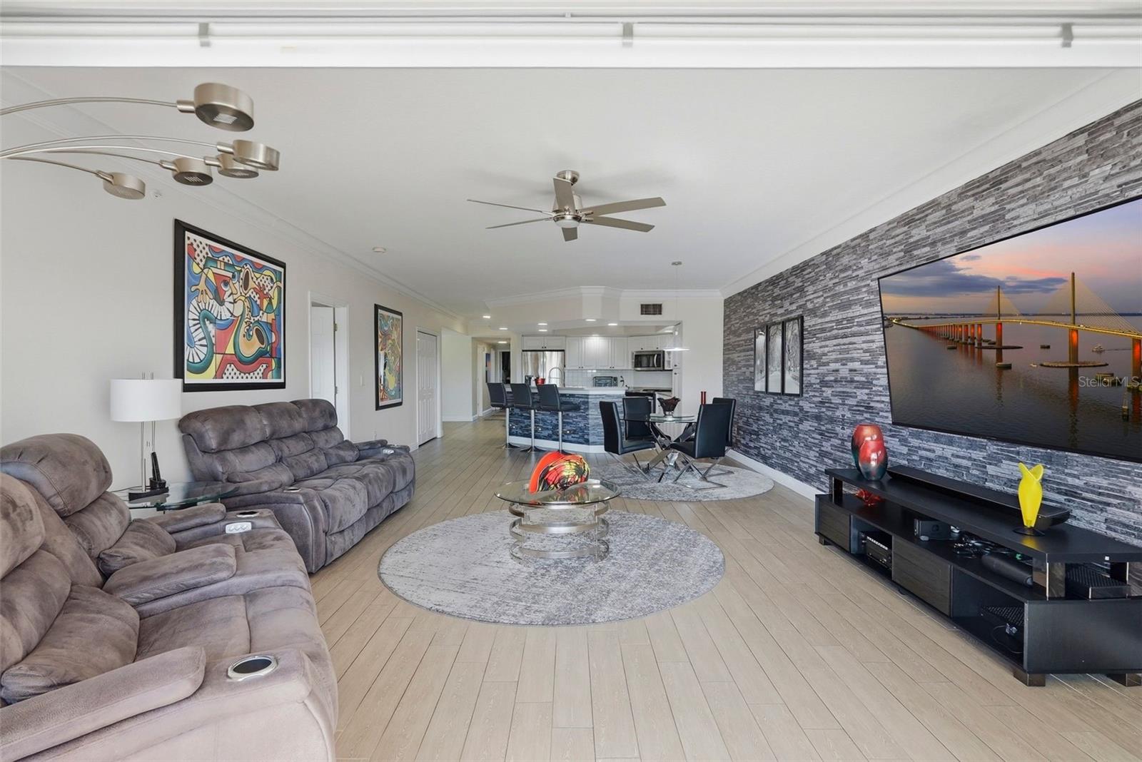 HIDDEN LAGOON AT ARROWHEAD POINT - Residential