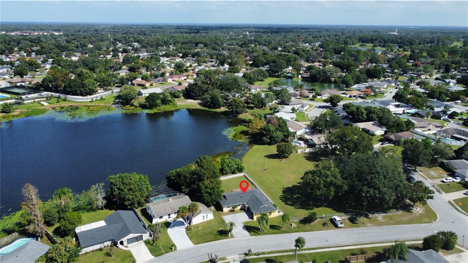736 LAUREL WAY
