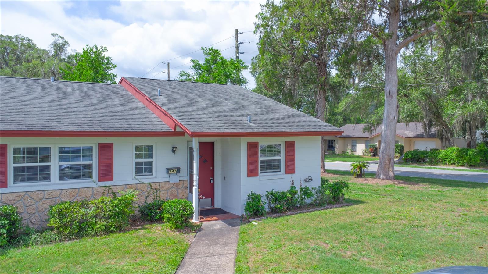 Welcome to 141 N Hill Ave, DeLand – a well-kept 2-bedroom, 2-bath home situated on a spacious corner lot in a quiet 55+ community, just minutes from charming downtown DeLand. This fully furnished home is move-in ready and ideal for year-round living or a seasonal retreat. The primary suite features an ADA-accommodating bathroom with a walk-in shower and accessibility features for added comfort. Enjoy low HOA fees that include lawn care, giving you more time to relax and explore the area. Conveniently located near shopping, dining, and medical facilities.
Buyer to verify all measurements, community rules, and information provided.