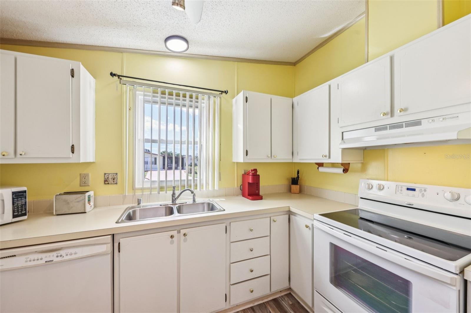 LADY LAKE ORANGE BLOSSOM GARDENS UNIT 06 - Residential