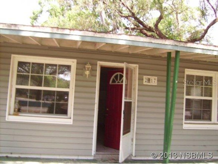 "PRE_FORECLOSURE" - Short Sale contracts subject to 3rd Party Approval. Property sold As Is. 2 bedroom/1 bath. All measurements approximate. ;3rd Party Gr Com Reqd ;Water: City