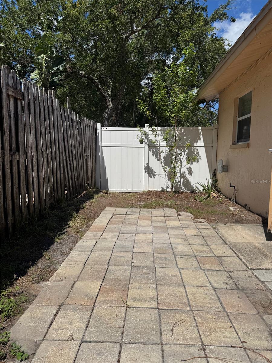 WHITEGATES SUB - Residential Lease