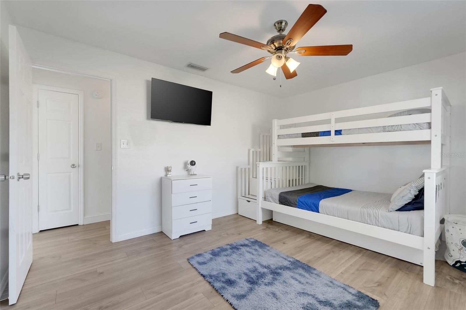 HAMPTON CHASE - Residential