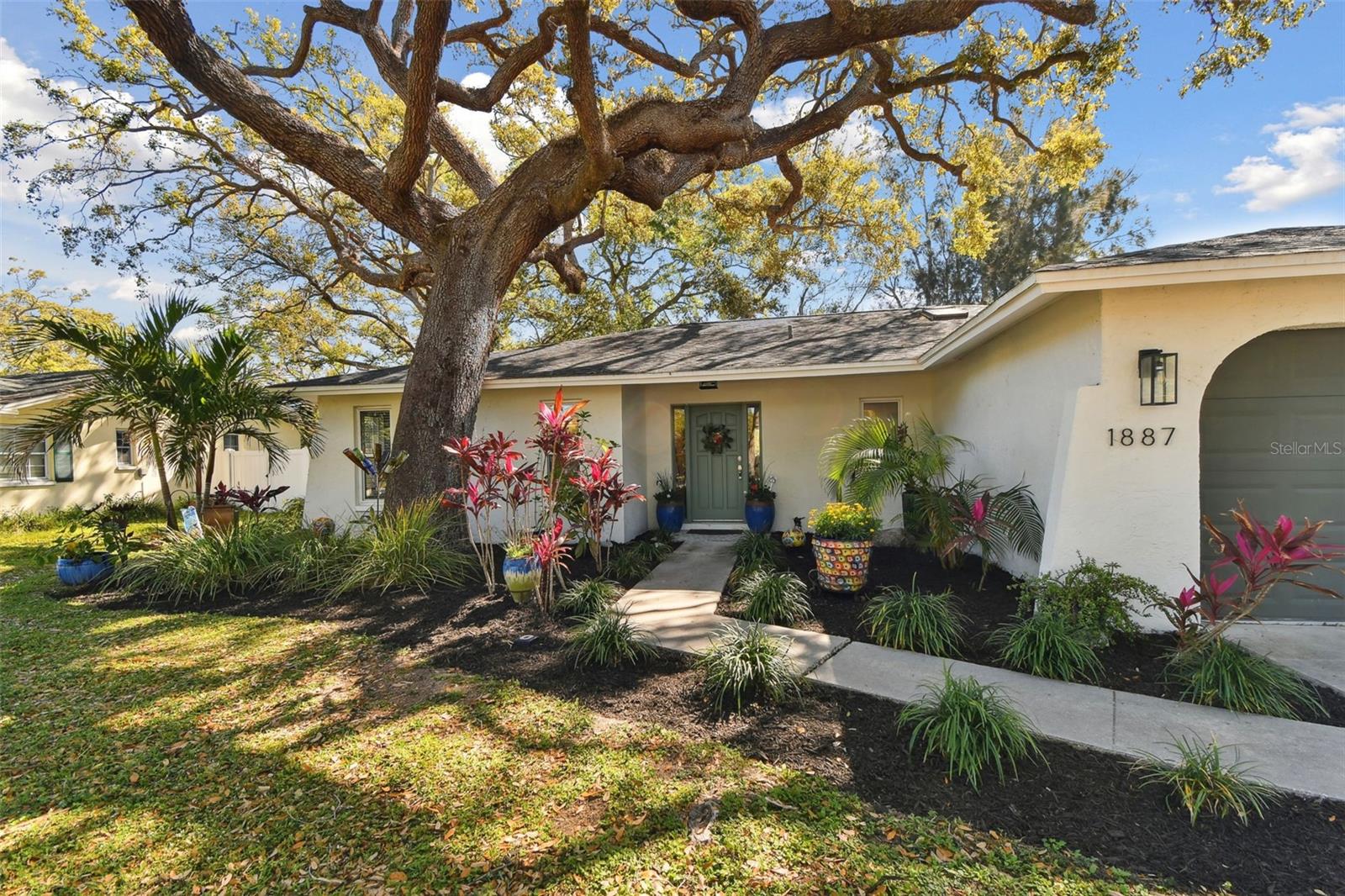 1887 OAK FOREST DRIVE E