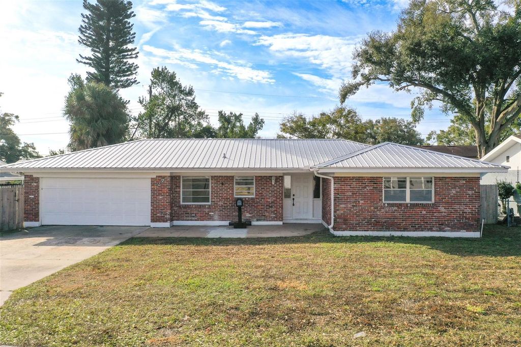 Photo of 124 Shelley Drive, Winter Haven, FL 33884 (MLS # L4959020)